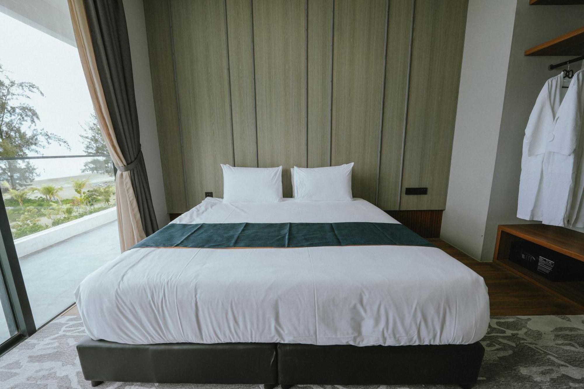 Roxy Beach Resort Sematan Εξωτερικό φωτογραφία