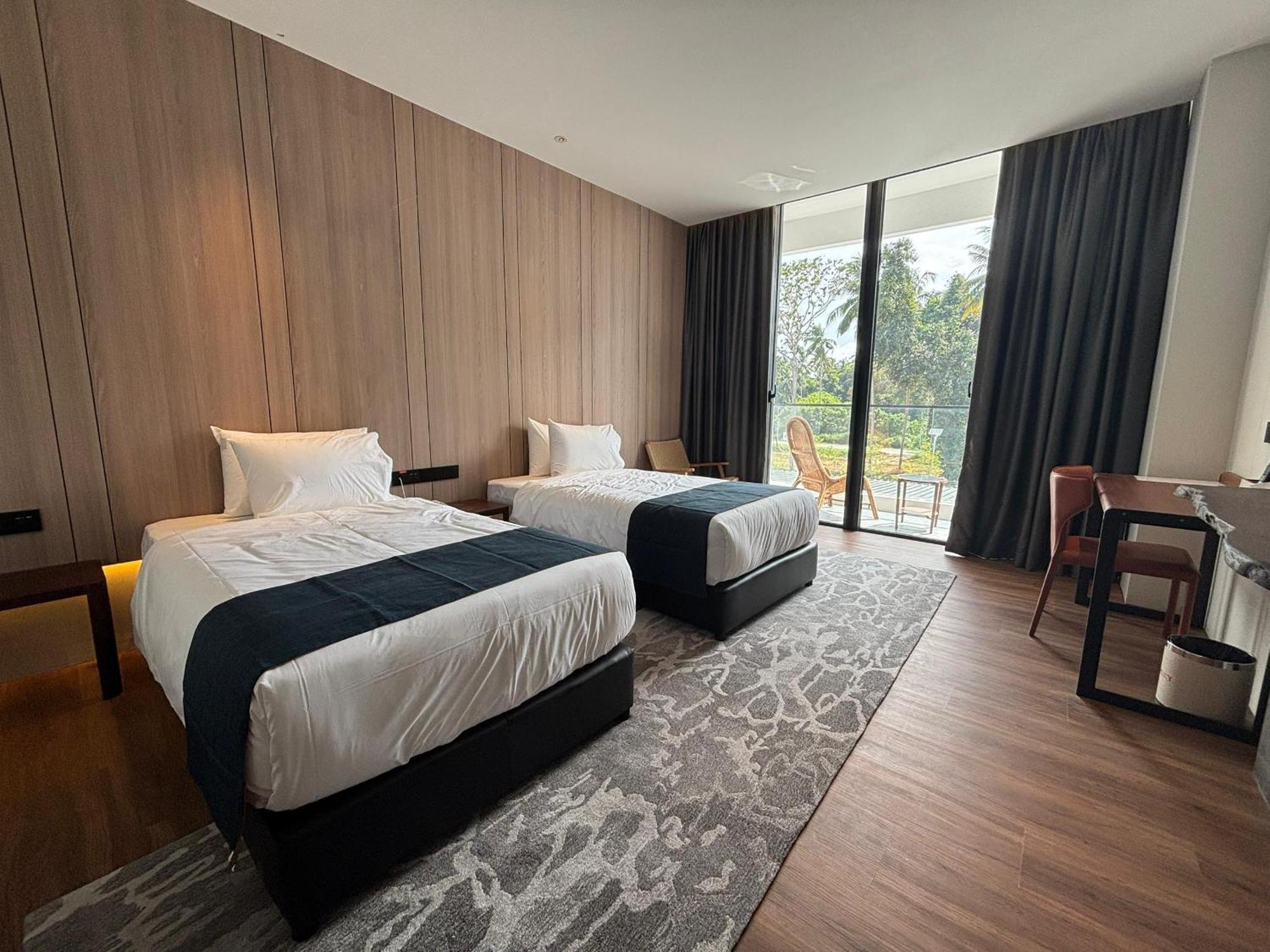 Roxy Beach Resort Sematan Εξωτερικό φωτογραφία