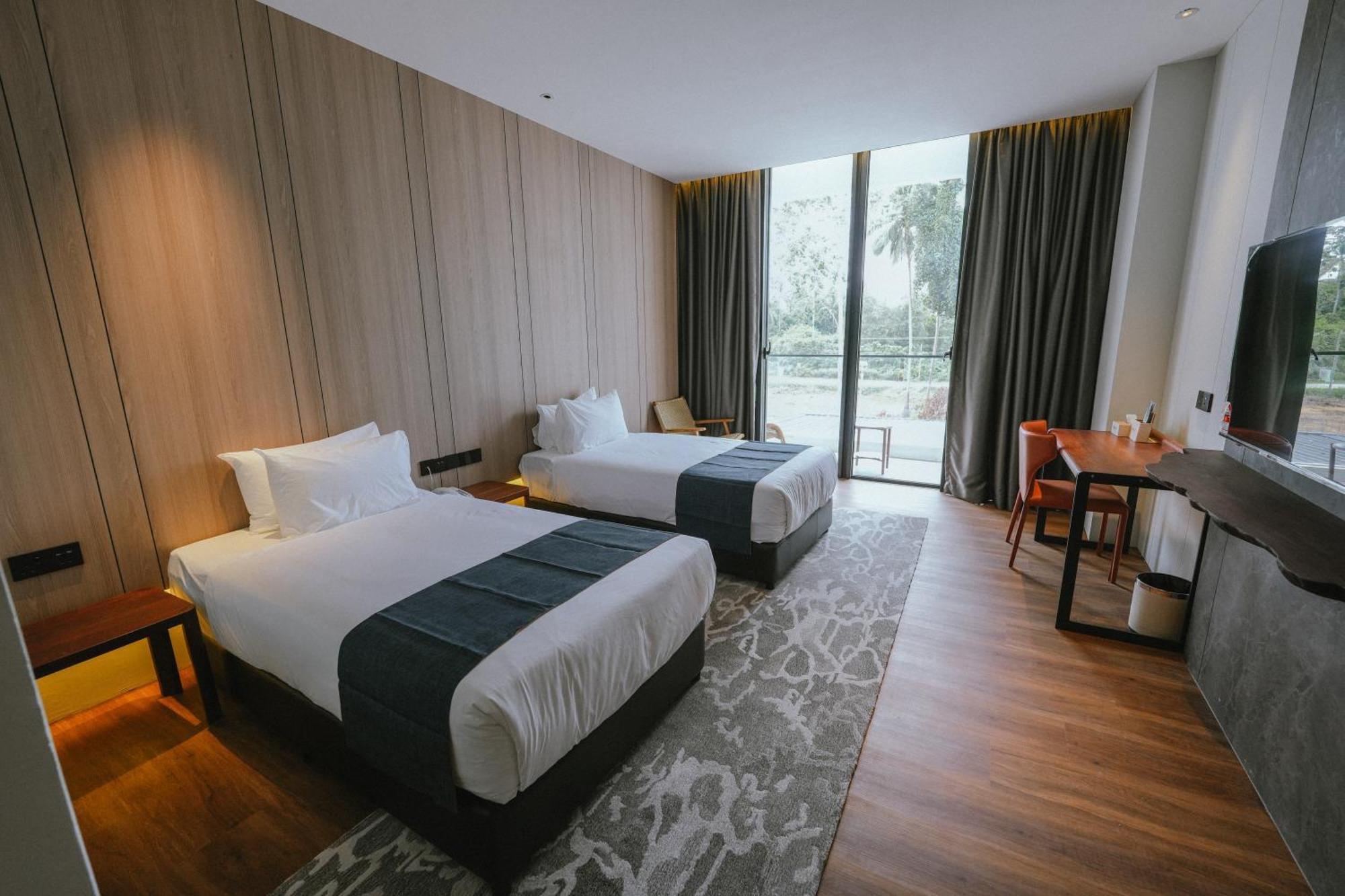 Roxy Beach Resort Sematan Εξωτερικό φωτογραφία