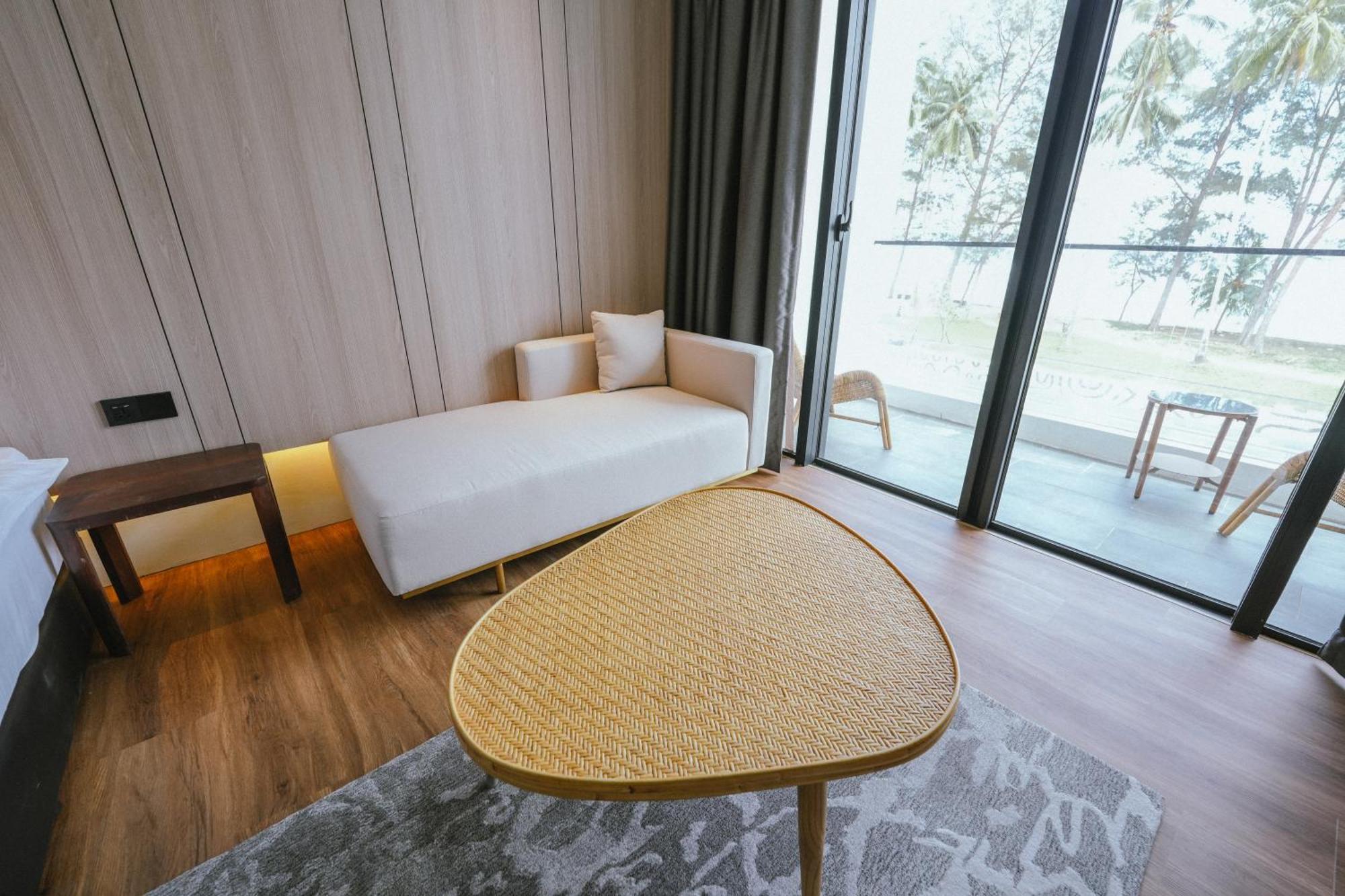 Roxy Beach Resort Sematan Εξωτερικό φωτογραφία