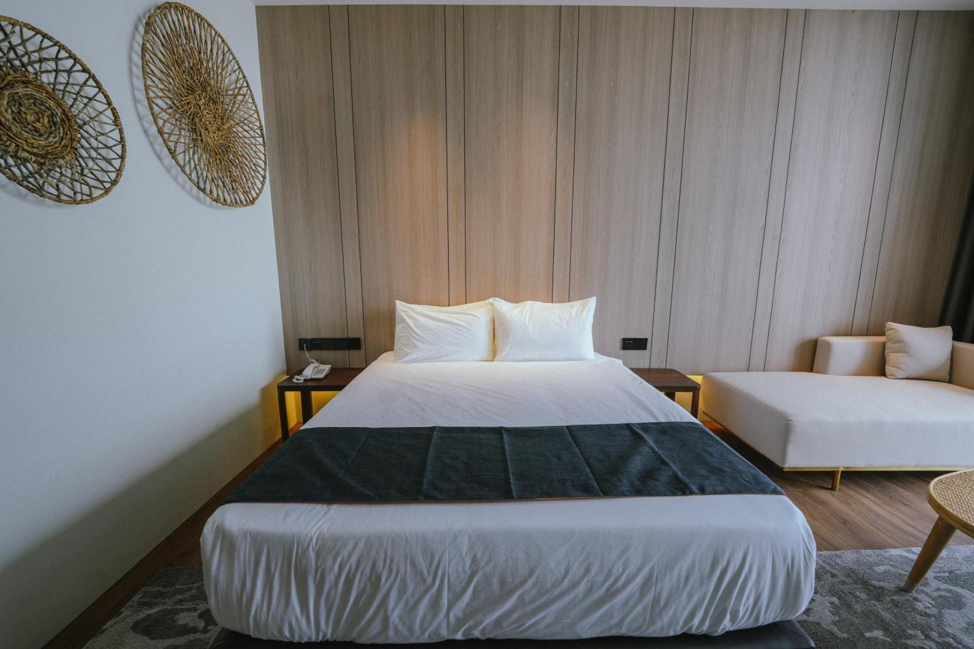 Roxy Beach Resort Sematan Εξωτερικό φωτογραφία